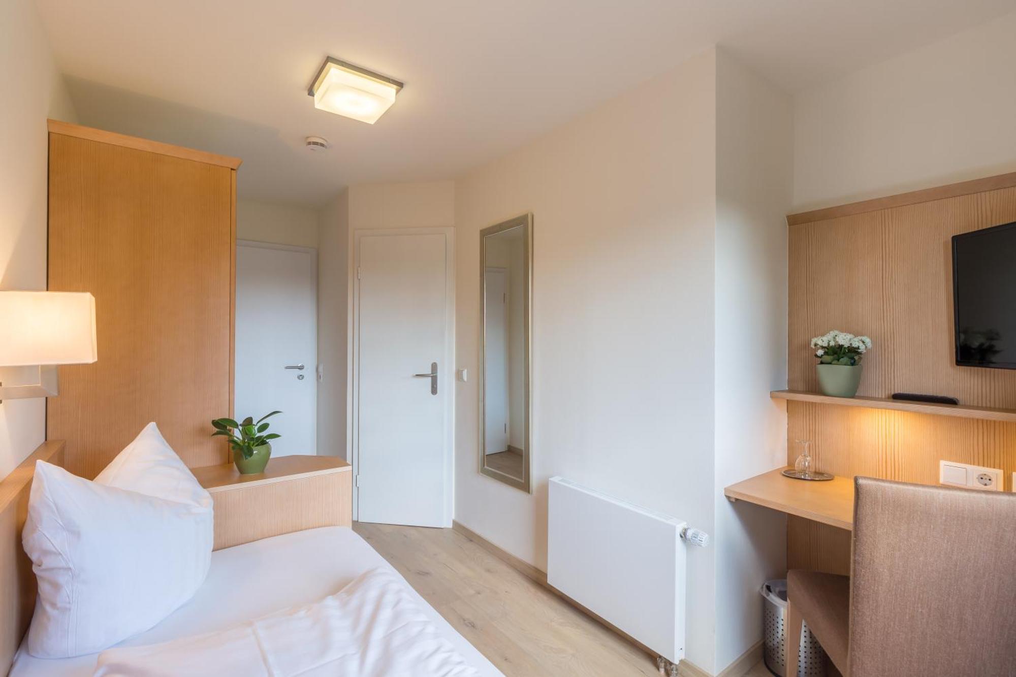 Gaestehaus Burgblick Bisingen Rom bilde